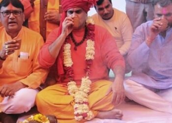 Hindu Mahasabha successfully hosted ‘Gau Mutra Party’ in Delhi