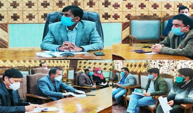 DC Kupwara Reviews Preventive Measures in Red Zone Areas