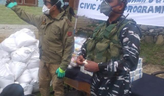 CRPF 180 BN distribute dry food packets, sanitization kits to 85 families in Aripal Tral