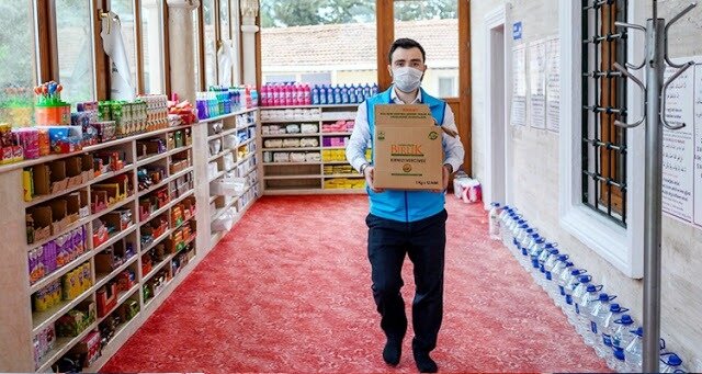 A Turkish imam has turned mosque into a supermarket offering free food to the poor in covid panademic