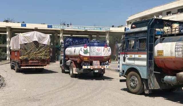 24X7 control room works at Lakhanpur Ensures movement of trucks with essential supplies, ambulances amidst lockdown