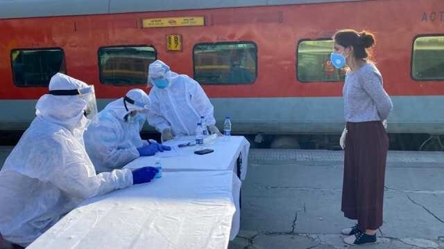 Elaborate arrangements put in place by Jammu admin for returnees 4000 stranded JK residents arrive by train; 1500 by road