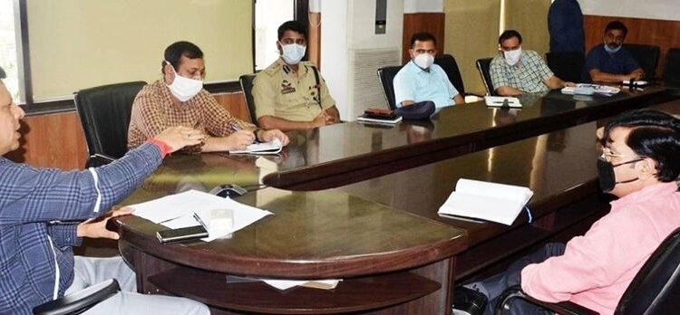 Div Com asks DCs for massive sampling in districts Focus on vegetable sellers, shopkeepers, barbers, other target groups