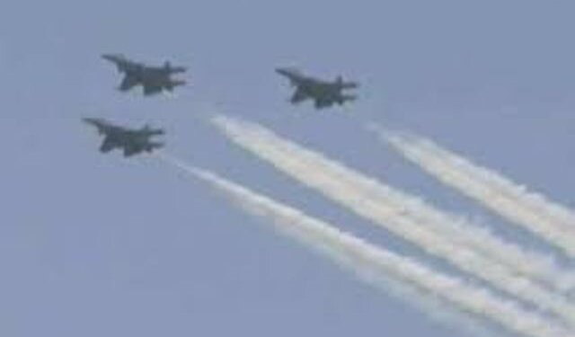 J-K : IAF salutes COVID-19 warriors, starts flypast from Srinagar’s Dal Lake