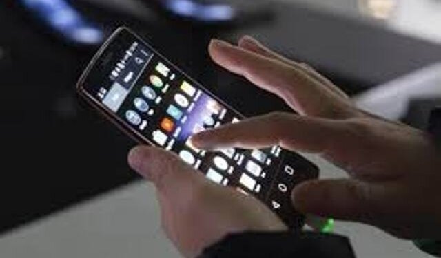 Mobiles can be potential carrier of coronavirus in healthcare institutions: doctors