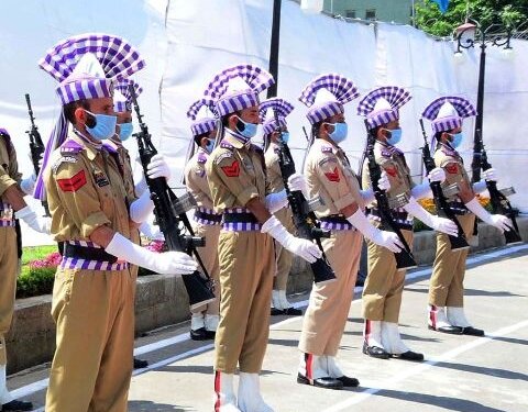 Lt Governor arrives at Civil Secretariat Srinagar, interacts with officers Reiterates government’s resolve of working tirelessly for ensuring responsive and accountable Government