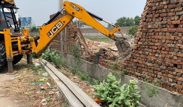 DM conducts anti-encroachment drive at Bari Brahmana Boundary Wall erected over a Khad Land demolished
