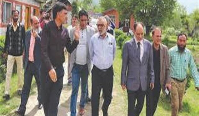 Director Agriculture, visits South Kashmir to inspect ongoing Agriculture operations