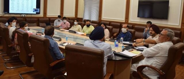 Advisor Khan inaugurates ‘One Nation One Ration Card’ on Pilot basis at Bhagwati Nagar Says interstate beneficiaries can withdraw food grains at their choice of ration shop under the scheme