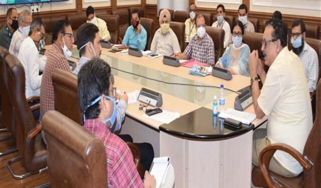 Navin Choudhary reviews progress on saturation of KCCs under Atma Nirbhar Bharat Abhiyaan