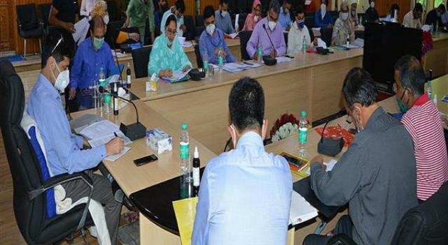DC Budgam chairs 71th bankers DLRC/DCC meeting.