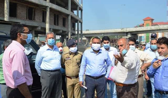 Div Com inspects proposed parking sites in Srinagar