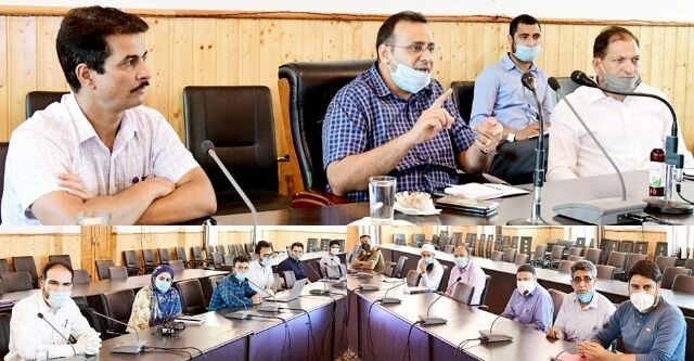 Bhagat reviews functioning of L&E Department at Ganderbal Hands over cheques of Rs 29.50 lakh among beneficiaries