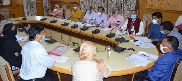 Div Com reviews prevailing Covid-19 situation, management in Kashmir Calls for adopting effective mechanism to fight Covid-19