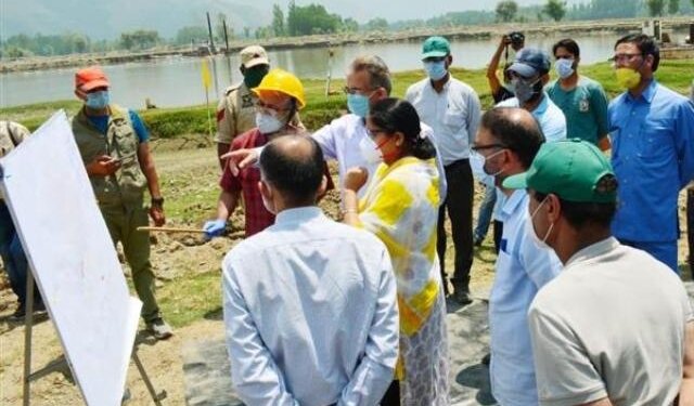 Commissioner Secretary Forests visits Bandipora; inspects Wular lake conservation, CAMPA works
