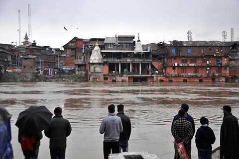 No Threat of Floods Water level at Sangam is far below danger mark