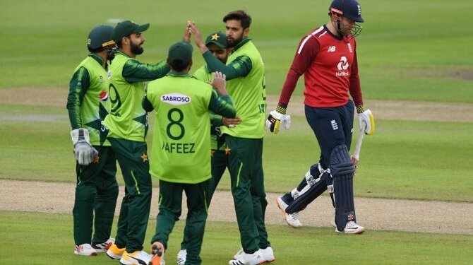 Banton scores 71 before England-Pakistan T20 game rained off