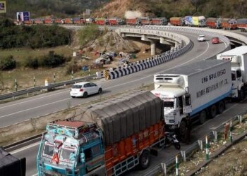 Jammu-Srinagar NH cleared for stranded vehicles after four days closure