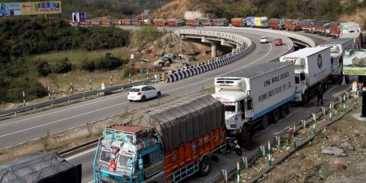 Jammu-Srinagar NH cleared for stranded vehicles after four days closure