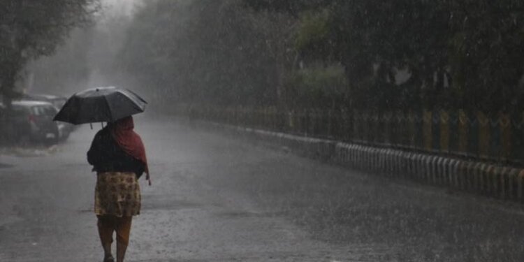 Heavy rains bring respite from heat in Kashmir