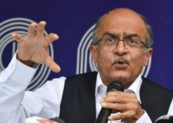 SC grants 30 minutes to Bhushan to reconsider his stand on contemptuous tweets