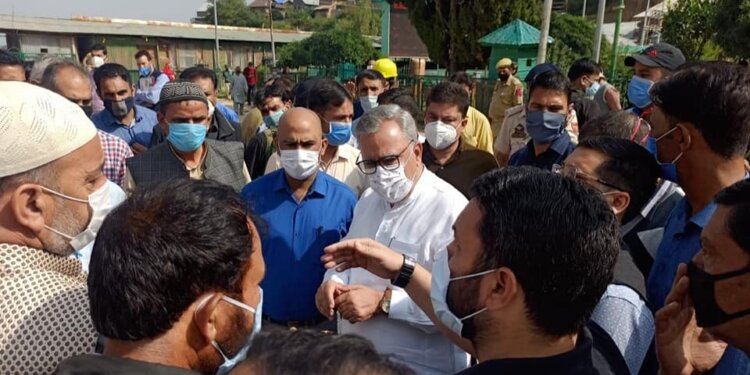 Advisor Khan takes stock of facilities at Chrar-e-Sharief, Pakharpora Shrines Directs concerned to expedite ongoing beautification process of both Shrines Says Govt is committed to give fillip to socio economic condition of rural Kashmir