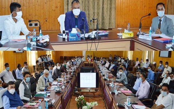 Div Com takes stock of Revenue matters of North Kashmir