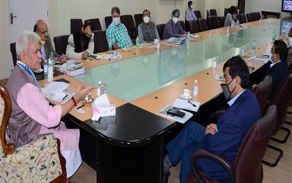 Lt Governor reviews winter preparedness of various departments