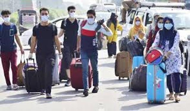 Session set to start, Kashmiris studying in Pak leave India via Attari
