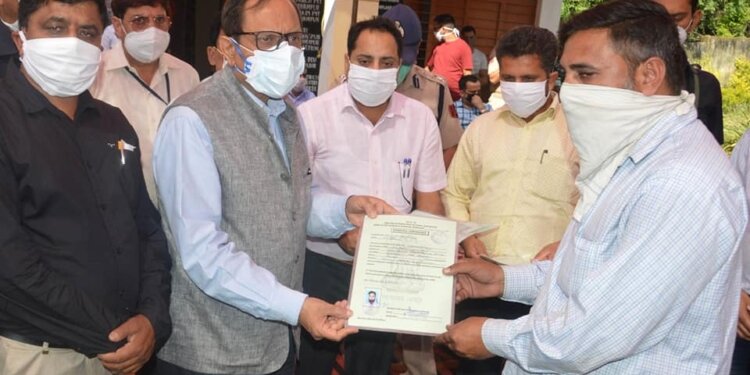Advisor Bhatnagar visits Panchayat Halqa Sial Jattan, UdhampurInaugurates Community Sanitary Complex, Volleyball Tournament Distributes Domicile certificates, KCC, Golden cards, Sports kits, Mamta Kits among beneficiaries