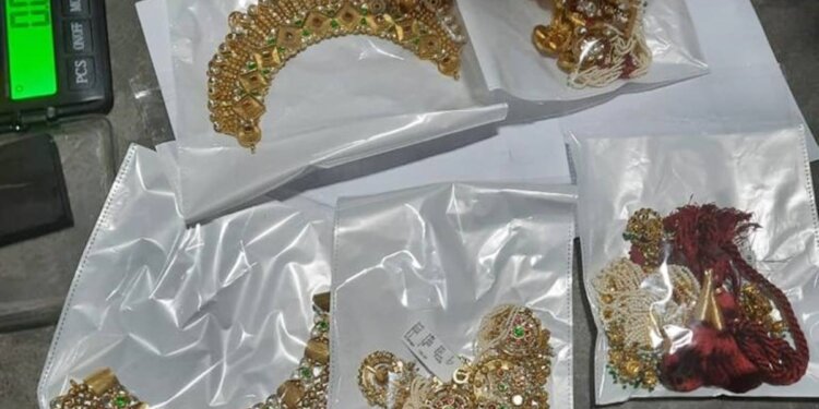 21 kg jewellery seized at Hyderabad airport; many jewellers under scanner