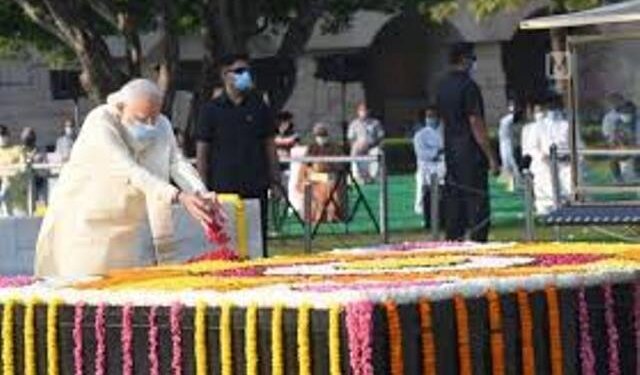 PM, Prez pay tributes to Mahatma Gandhi on his 151 birth anniversary