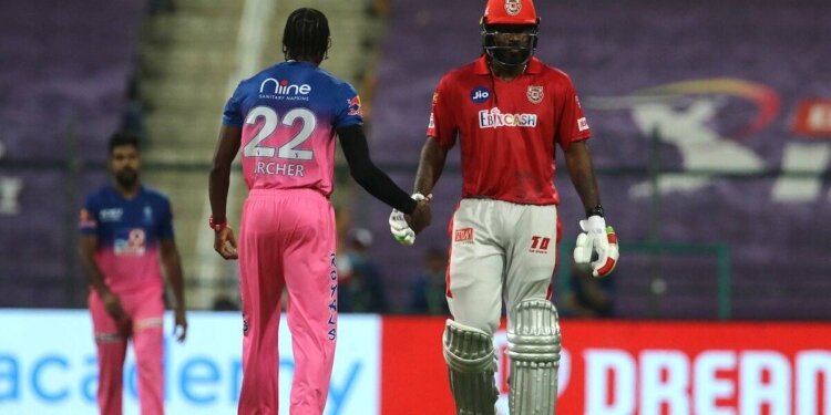 Chris Gayle becomes first cricketer to slam 1000 T20 sixes