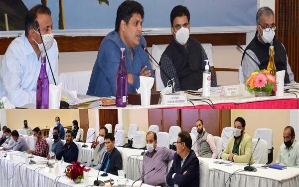 Sarmad visits SPS Library; Emphasizes high importance of cultivating reading habits