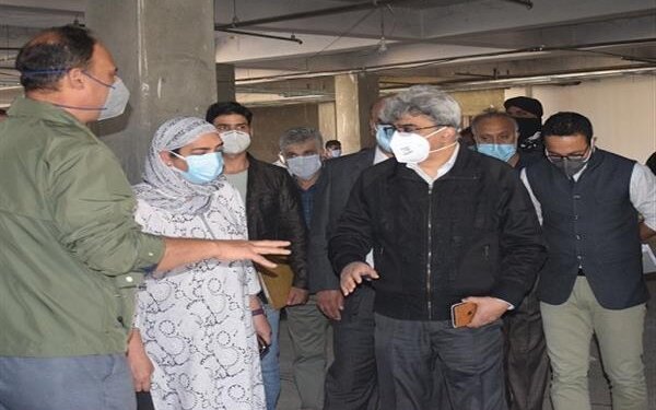 Atal Dulloo visits construction site of New Pediatric Hospital Bemina