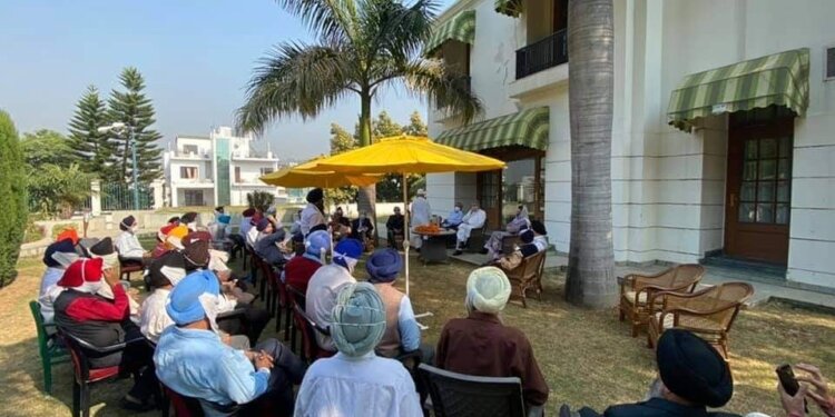 PAGD meets Jammu delegations at Farooq’s residence in Jammu