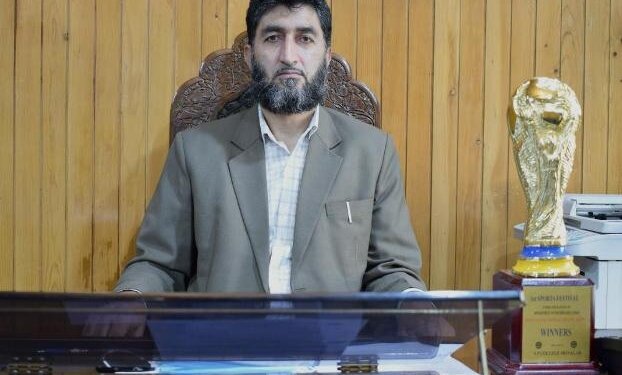 PROFESSOR MOHAMAD MAQBOOL RATHER PRINCIPAL DEGREE COLLEGE BARAMULLA HONOURED ON THE DAY OF RETIREMENT BY JKTF