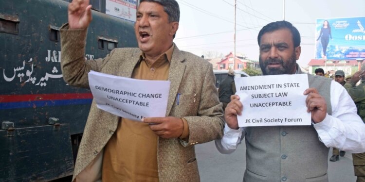 Police foils Anti-land laws protest of Civil Society Forum