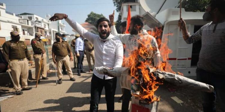 NC- ABVP workers in confrontation after Farooq Abdullah’s effigy burnt in Jammu