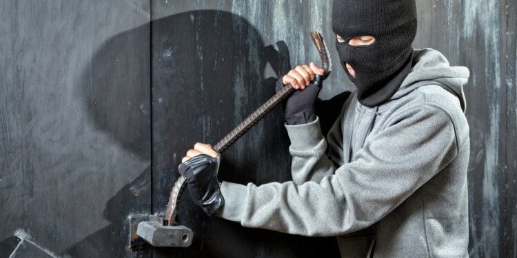 Traders protest against Increasing Burglary Cases in Main Town Sopore