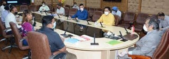 Baseer Khan reviews power scenario in Kashmir Division