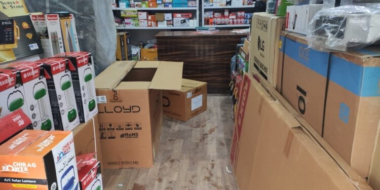 Burglars looted 6 Shops in Ganderbal
