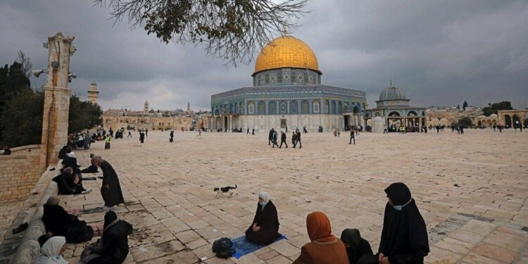 Palestinians torn as Israel seeks Gulf tourists in Jerusalem