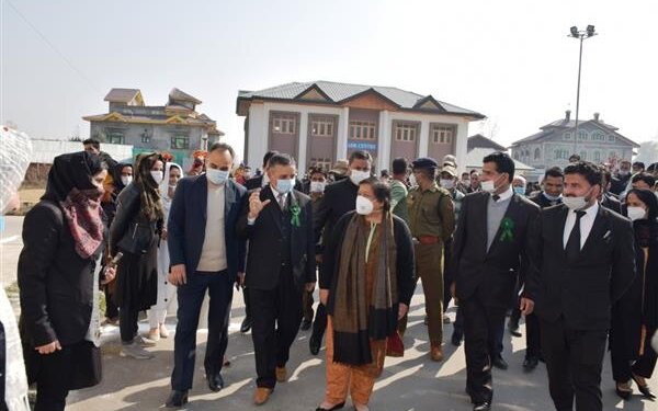 CJ visits district court Pulwama Interacts with officers, Bar Members