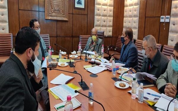 Principal Secretary Navin Choudhary visits Budgam; reviews functioning of Agriculture, allied sectors