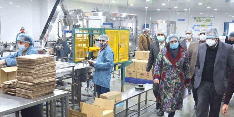 Advisor Baseer Khan visits Industrial Estate Bari Brahmana; reviews functioning of successful business units