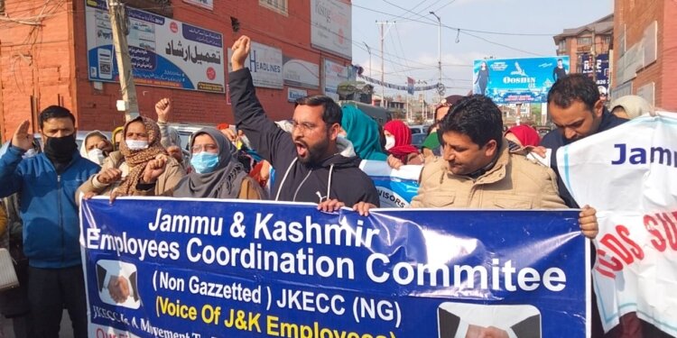 Supervisors Incharge of ICDS Department Protest in Srinagar
