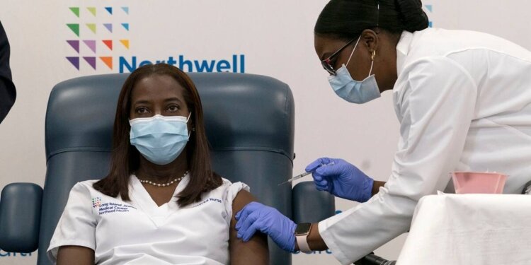 US CDC issues guidelines on COVID-19 vaccination after allergic reactions