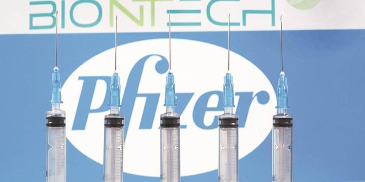 Vaccinated US nurse contracts Covid, expert says Pfizer shot needed more time to work : Report
