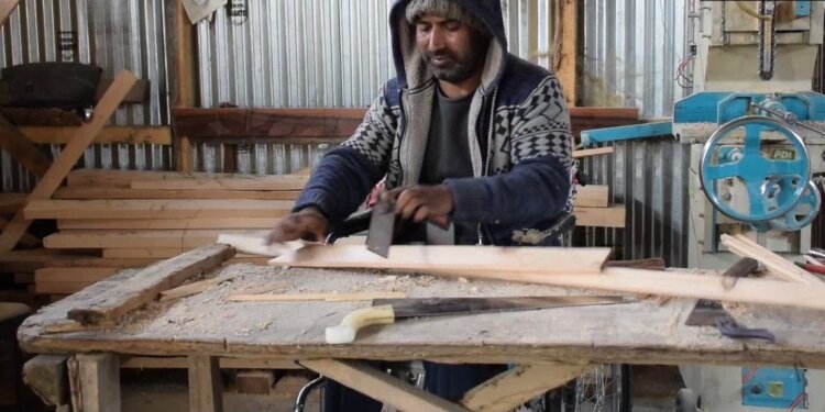 Specially-abled man from J&K’s Pulwama sets up own business, provides employment to others [PHOTOS]